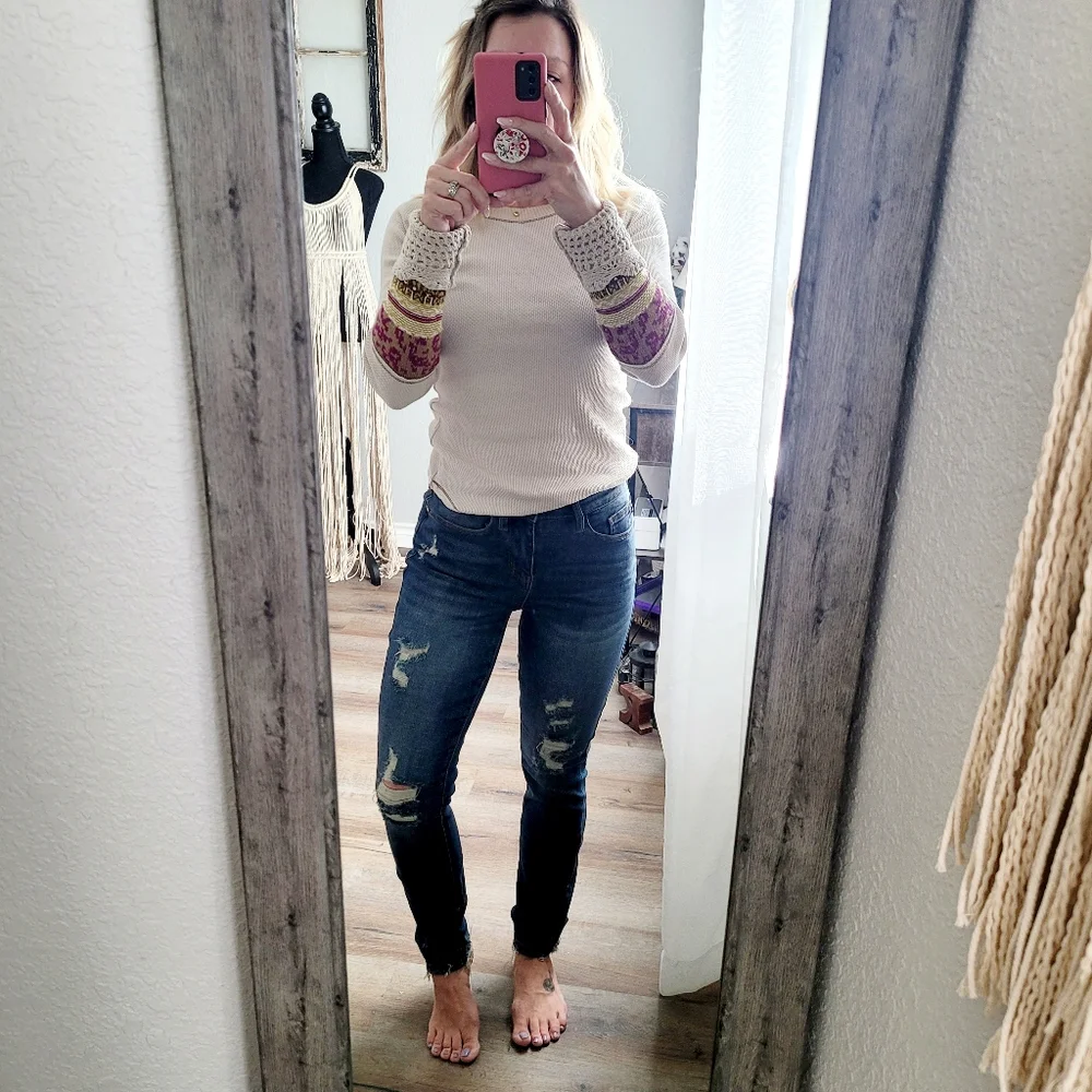 Judy Blue Mid Rise Distressed Dark Wash Relaxed Stretch Jeans Size 0(24) - Picture 14 of 15